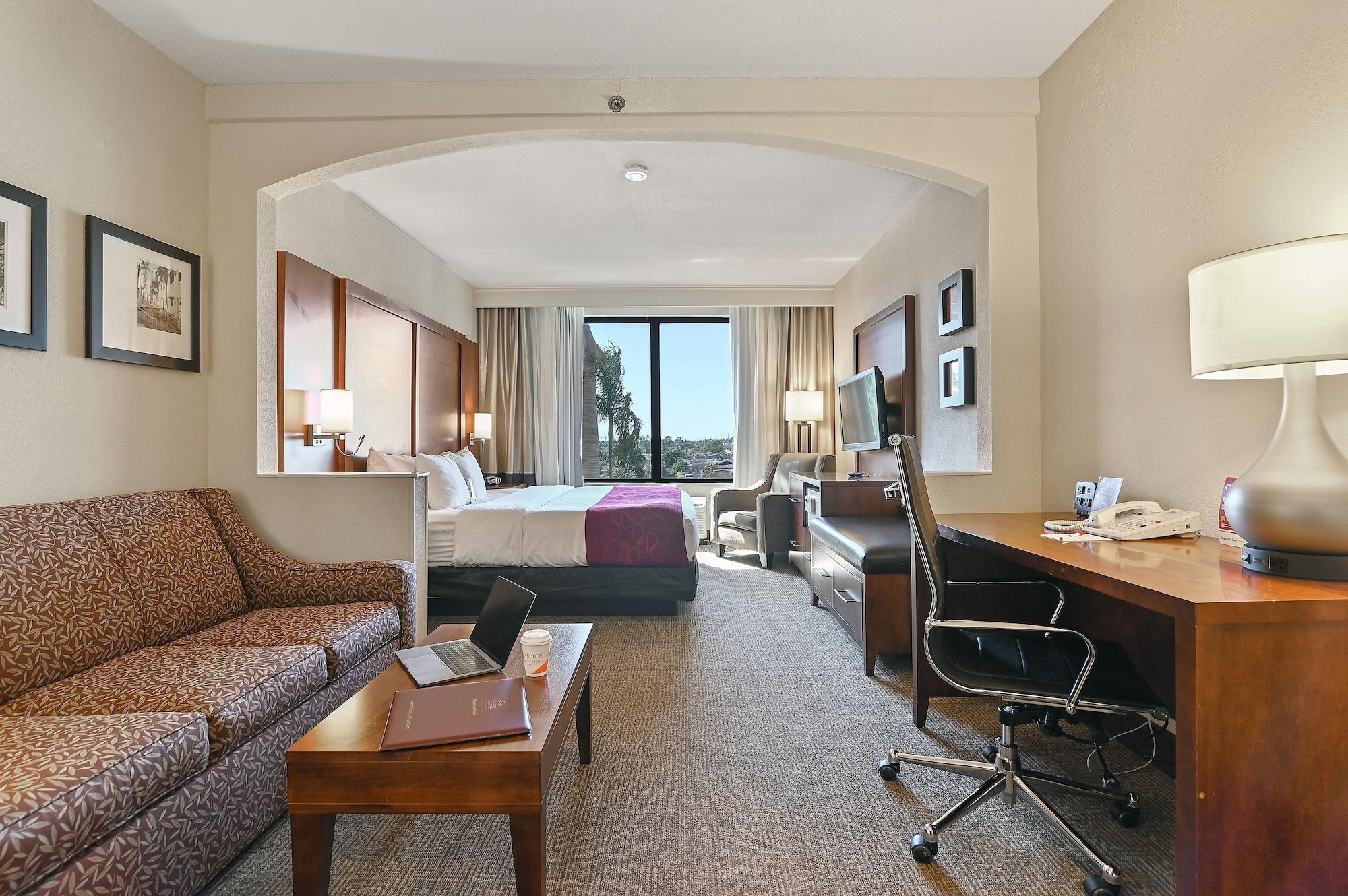 Comfort Suites Miami - Kendall Exterior photo